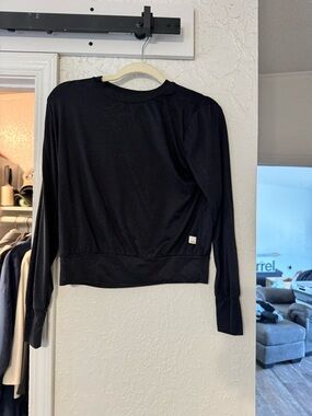 Vuori Black Long-Sleeve Crewneck Sweatshirt